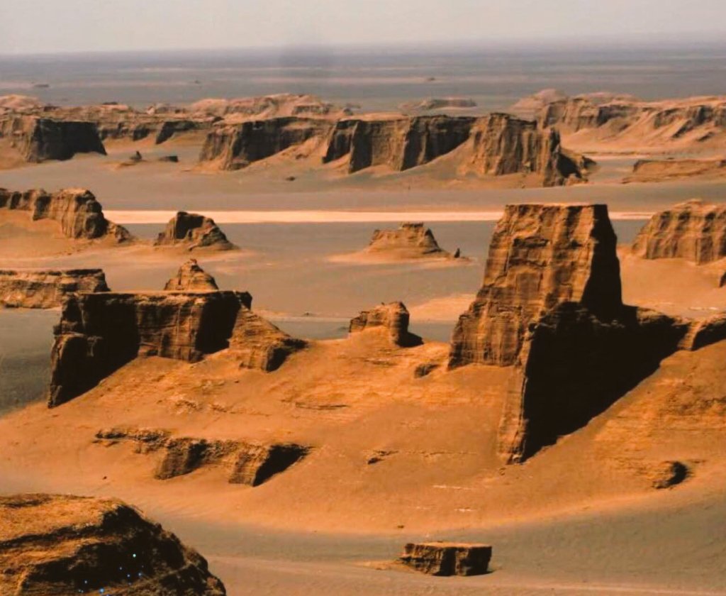 تپه های در دامغان به شکل تپه های مریخ